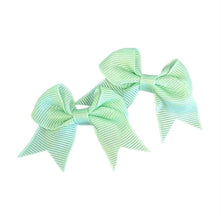 Charger l&#39;image dans la galerie, Paire (2) de petites boucle menthe
