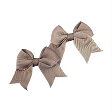 Charger l&#39;image dans la galerie, Paire (2) de petites boucles brune
