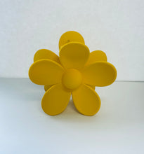 Charger l&#39;image dans la galerie, Pince fleur jaune
