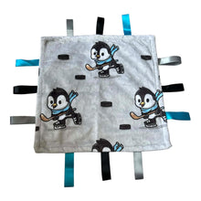 Charger l'image dans la galerie, Doudou étiquettes pingouins hockey
