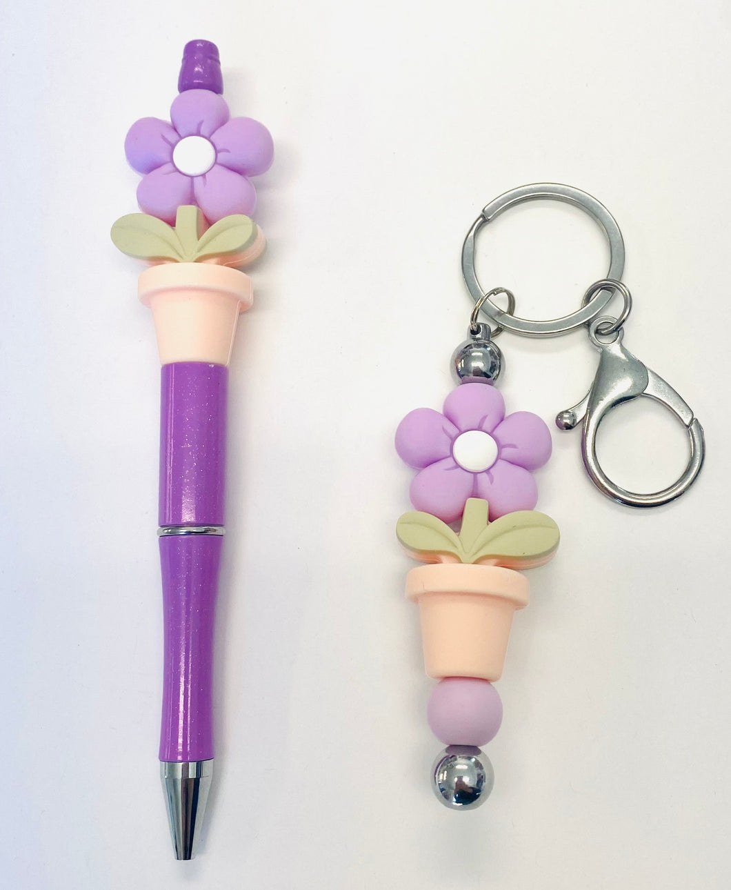 Ensemble porte-clés et stylo fleur lilas