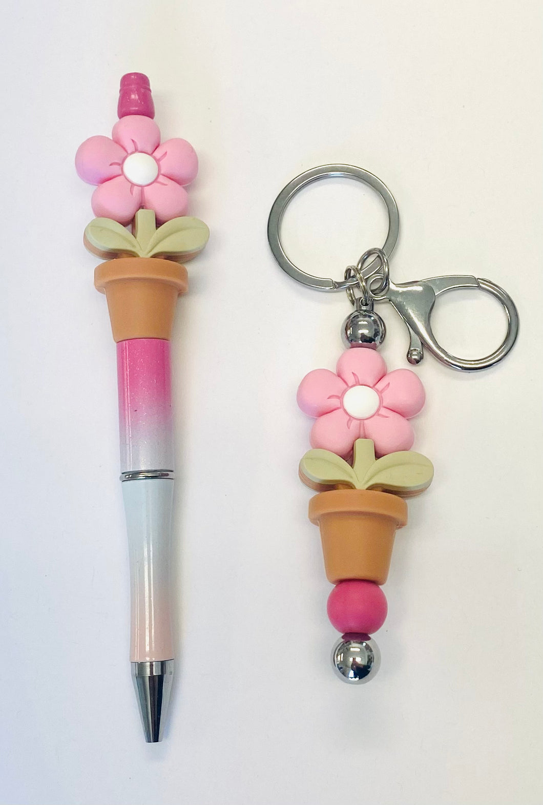 Ensemble porte-clés et stylo fleur rose